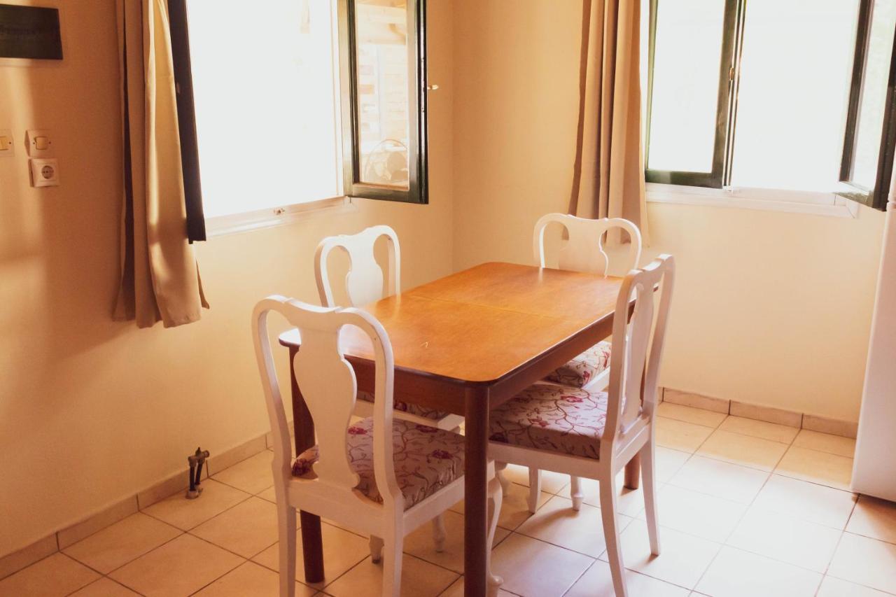 Apagio Apartments Mikros Gialos Bagian luar foto