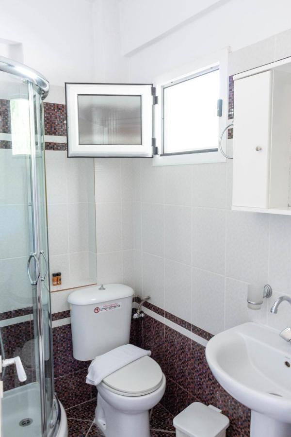 Apagio Apartments Mikros Gialos Bagian luar foto