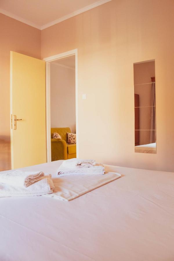 Apagio Apartments Mikros Gialos Bagian luar foto