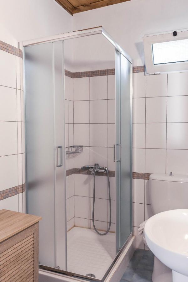 Apagio Apartments Mikros Gialos Bagian luar foto